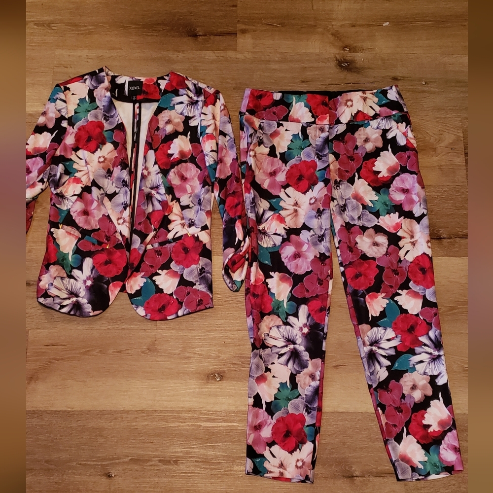 XOXO 2 piece floral suit size M